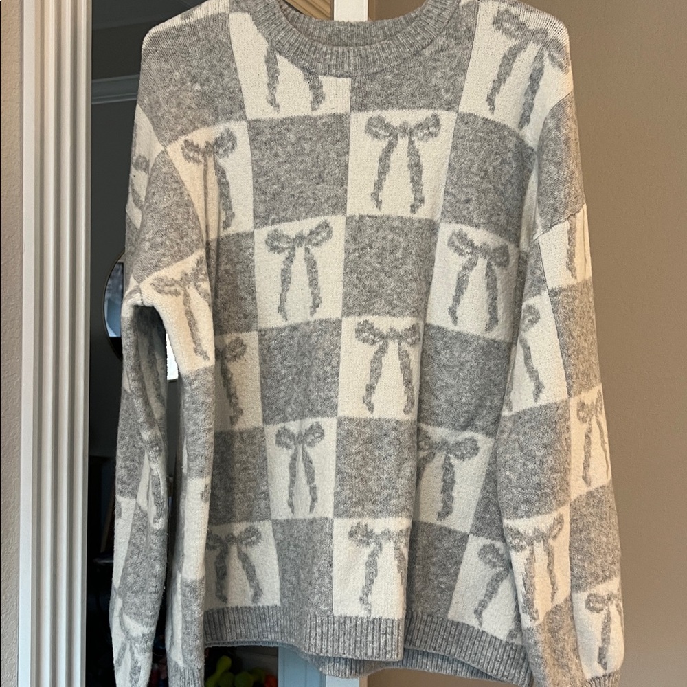 A New Day Light Gray & White Bow Pullover